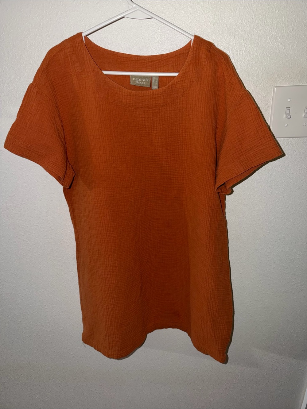 Short-Sleeve Gauze Top in Rust by Naturals d&co